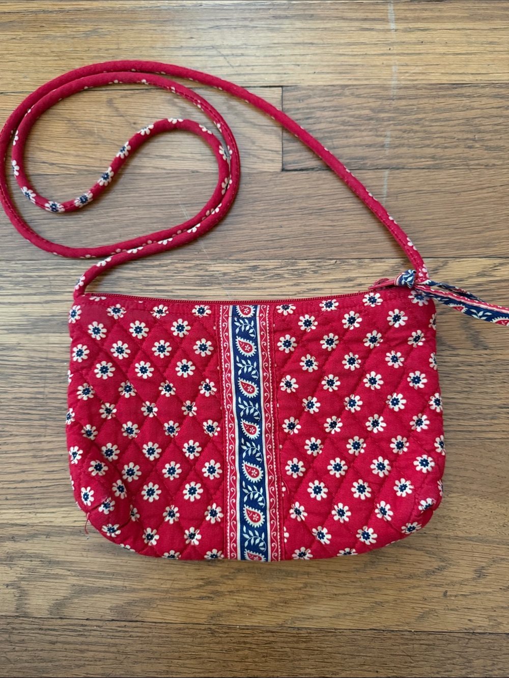 🌻 Vera Bradley Provençal red crossbody bag.